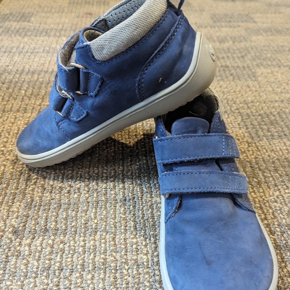 Be Lenka "Play" shoes, size 30